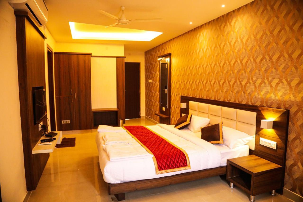 Royal Indraprastha The Hotel Bangalore Exteriör bild