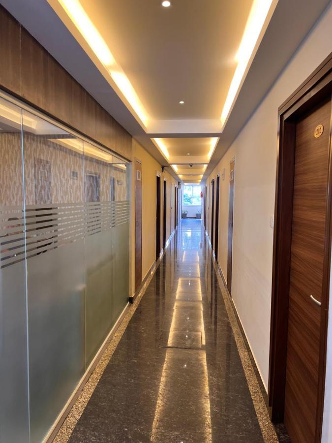 Royal Indraprastha The Hotel Bangalore Exteriör bild