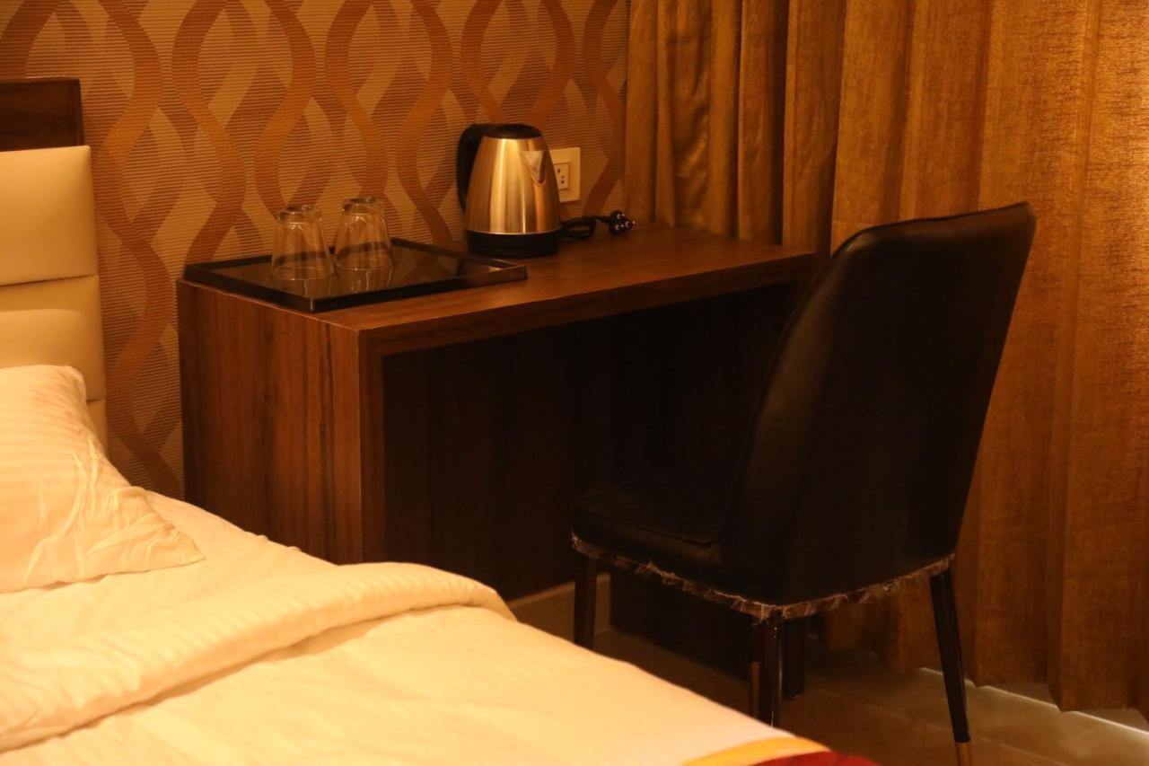 Royal Indraprastha The Hotel Bangalore Exteriör bild